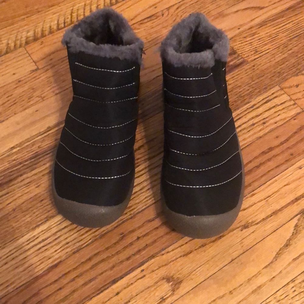 Never worn snow boots